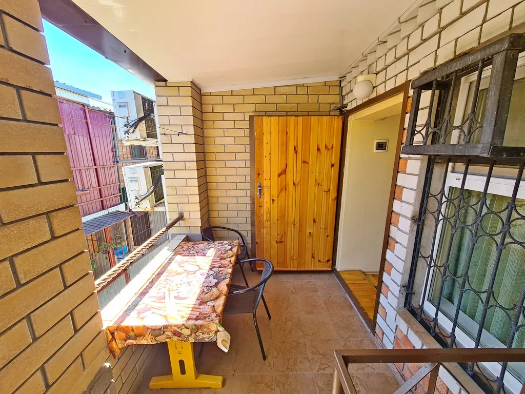 Квартира Номера на Пляже, квартира - студия с кухней 147/4, до берега 40 метров — Ейск