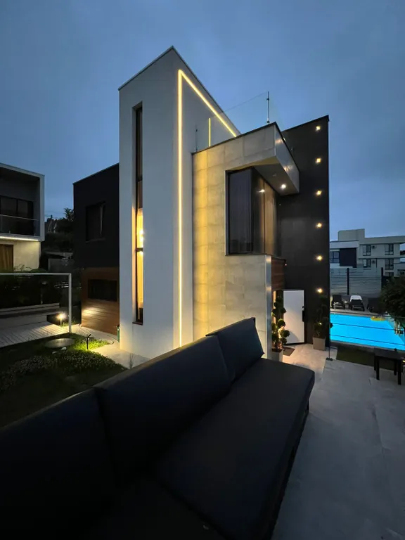 Дом- коттедж  с шикарным дизайнерским ремонтом