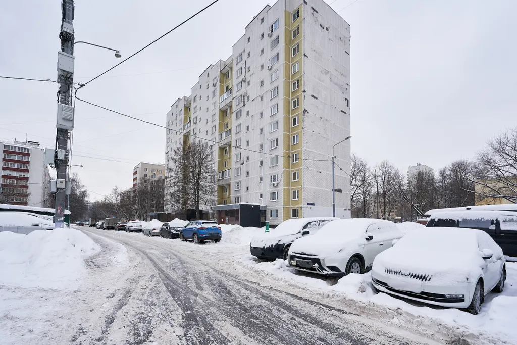 Свежая квартира с дизайнерским ремонтом недалеко от Спорттех Арены