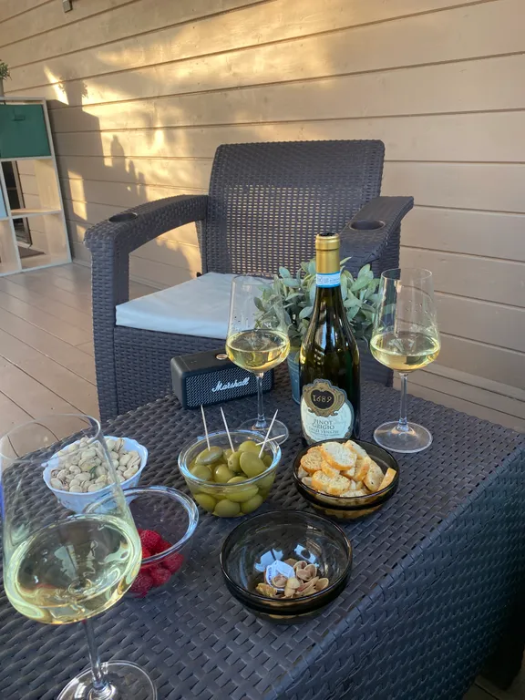 Большой дом с баней на участке