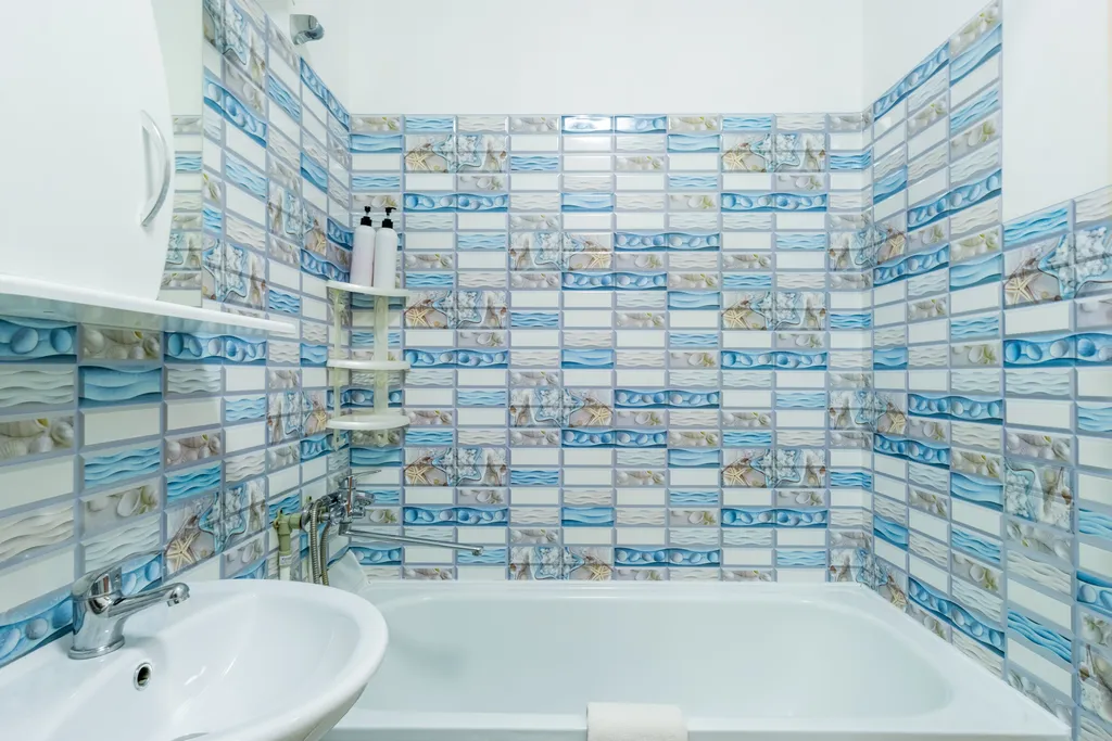 Яркая студия у озера