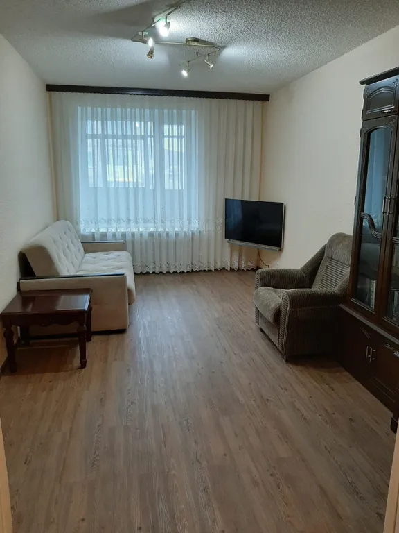 Хорошая просторная большая квартира для семьи или командировочных — аренда посуточно в Магадан