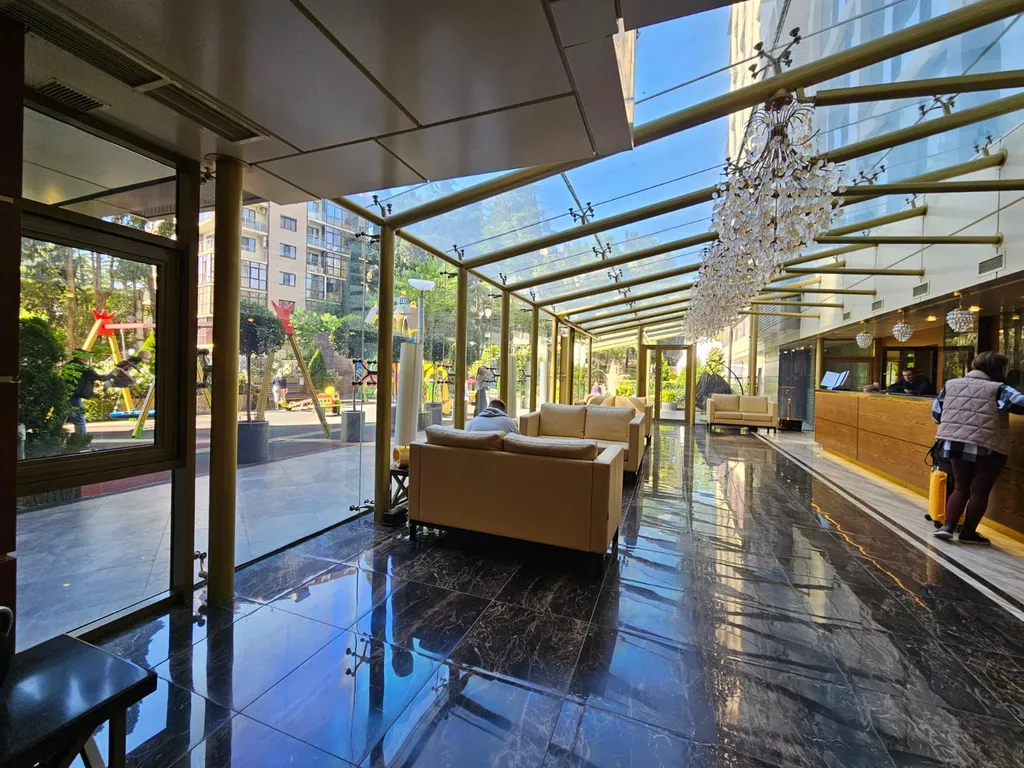 Квартира с видом на море и дизайнерским ремонтом в ЖК Метрополь