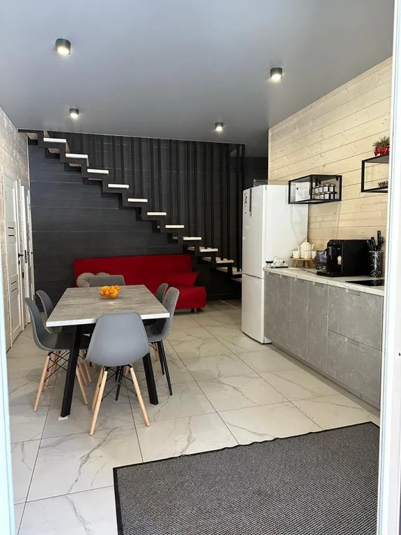 Коттедж в лесной зоне с тремя спальнями