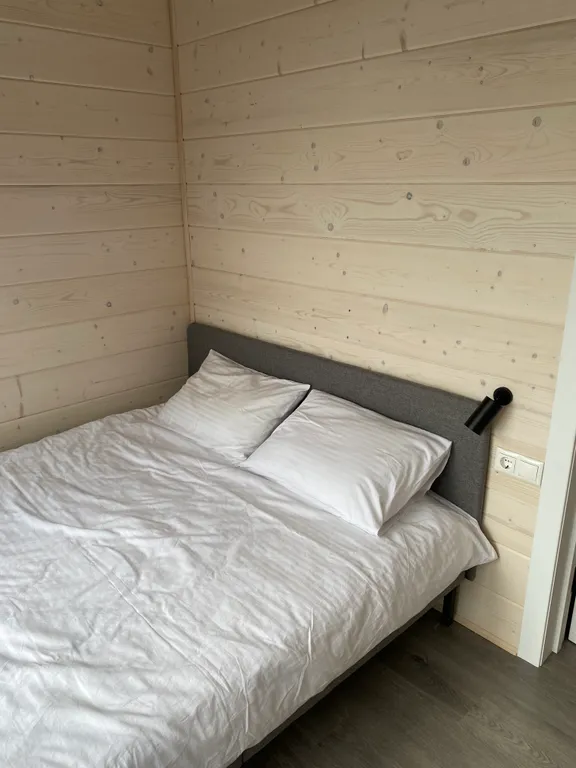 Уютный деревянный домик с видом на море