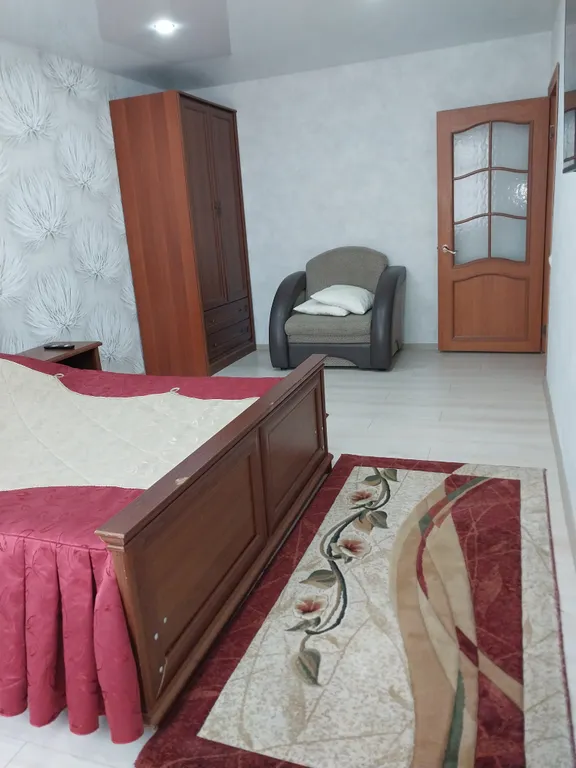 Улучшенная трехкомнатная квартира рядом с гостиницей