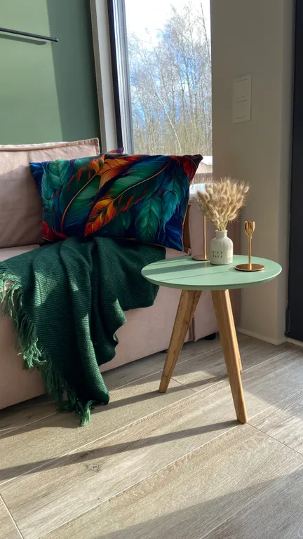 Дом с панорамными окнами и видом на лес