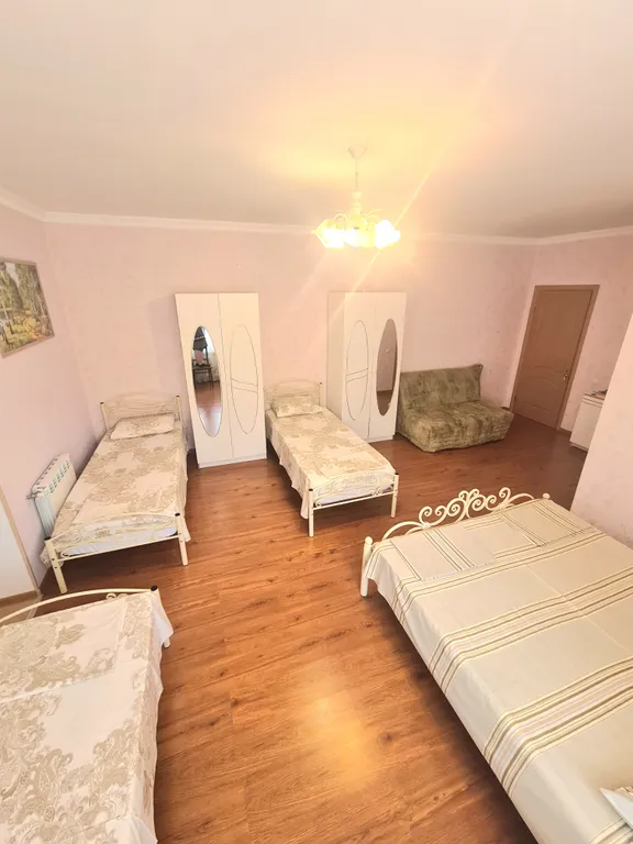 Улучшенный семейный номер с видом на горы