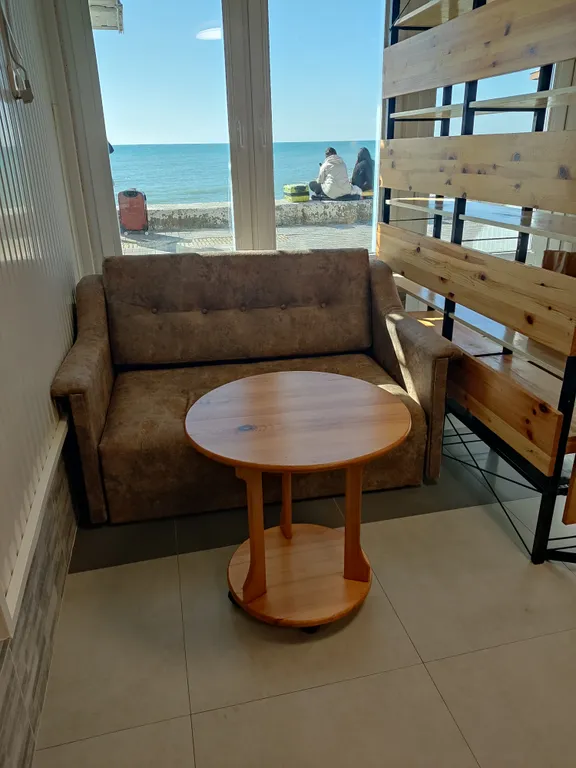 Эллинг на берегу моря