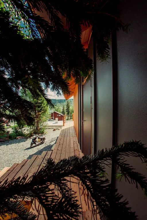 Шале с бассейном и джакузи под открытым небом