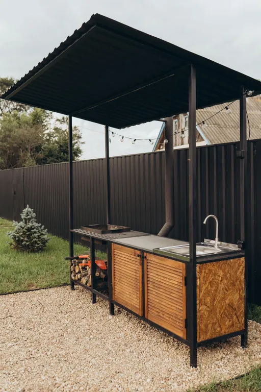 Треугольный домик рядом с Беловежской пущей