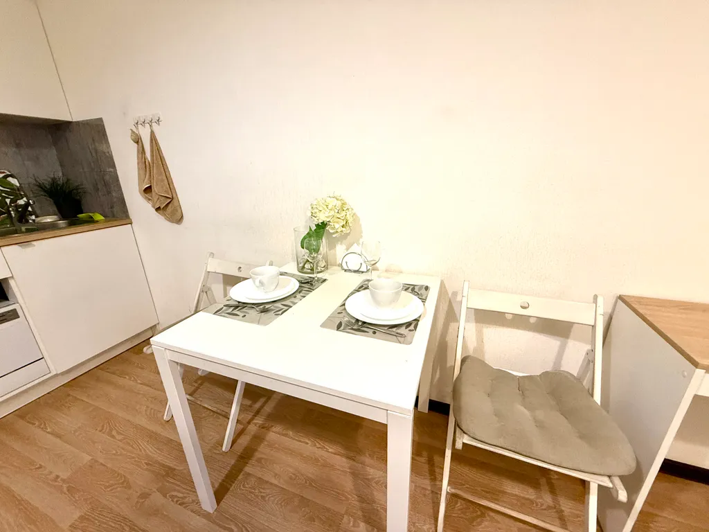 Студия для троих гостей