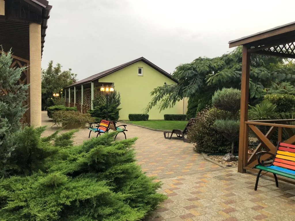 Комната с балконом