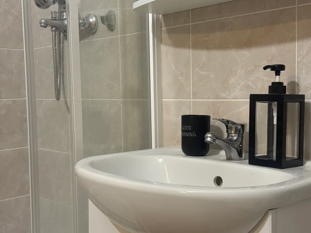 Студия с бесконтактным заселением