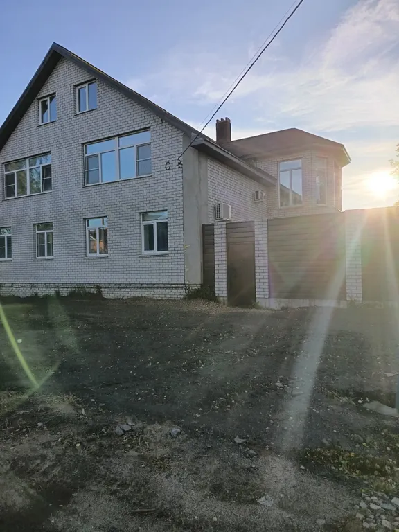 Часть жилого дома с отдельным собственным двориком