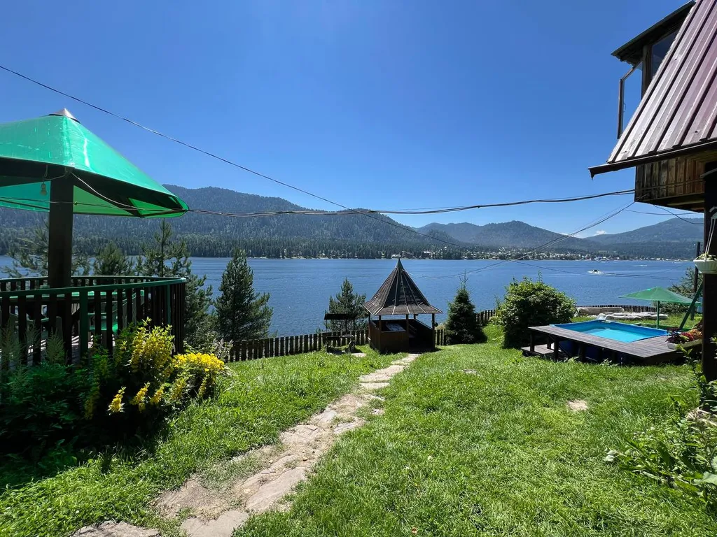 Дом с видом на озеро