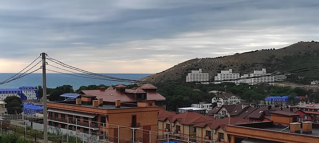 Уютная комната с видом на море