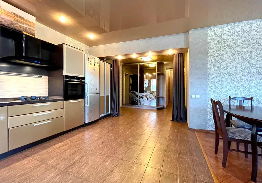 Видовые трёхкомнатные апартаменты на Набережной