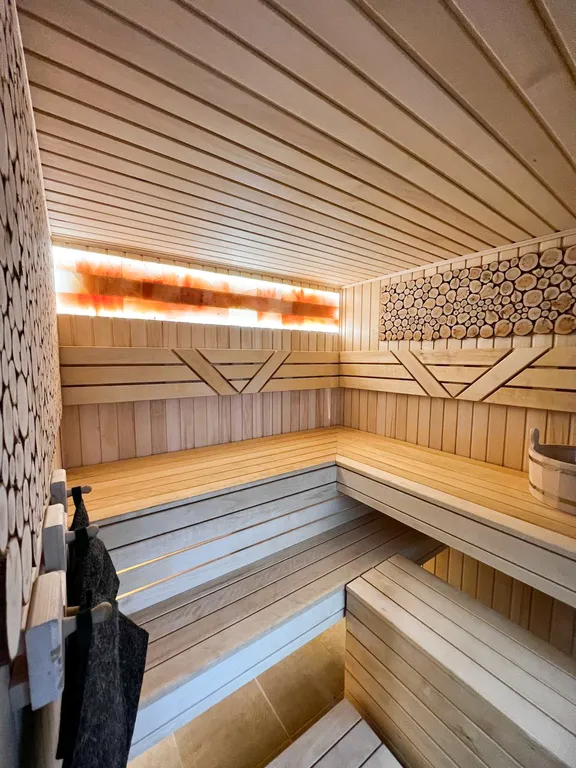 Уютный коттедж БарнХаус с сауной (включена) и сибирским чаном