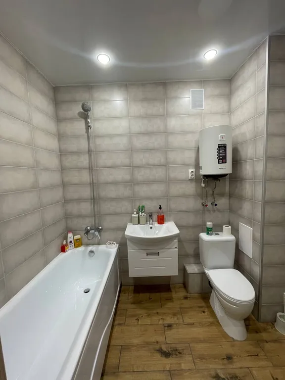 Красивая квартира в новом доме рядом с заездом в город