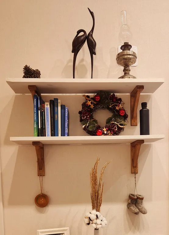 Журавлиный домик на берегу речки