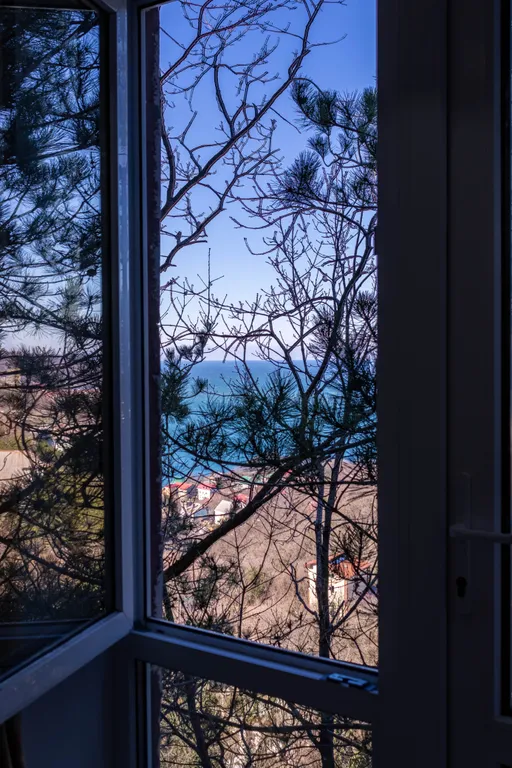 Двухкомнатная апартаменты   с теплым бассейном  у моря.