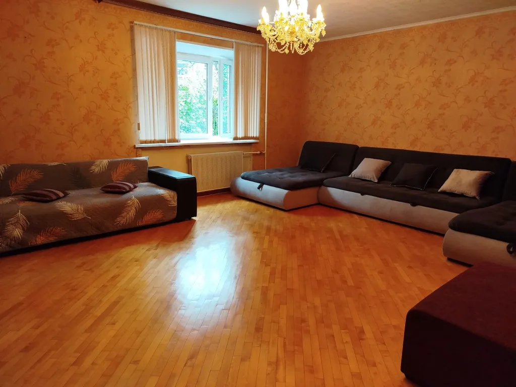 Вместительная квартира на театральной площади