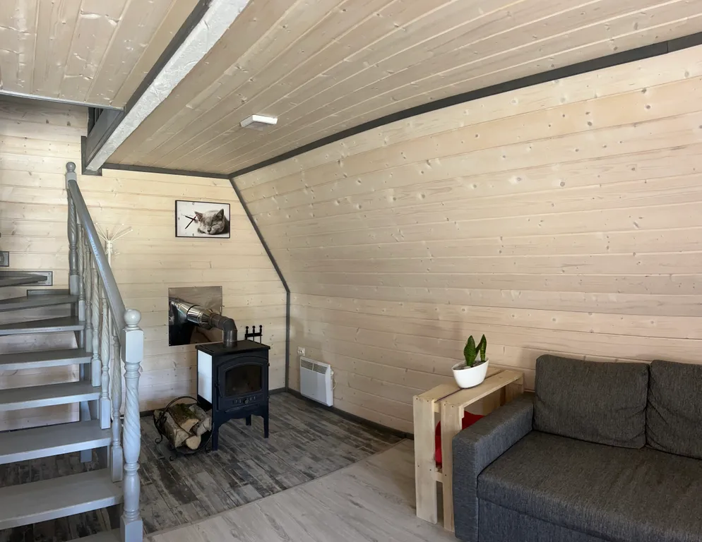 Дом А-Фрейм на берегу реки