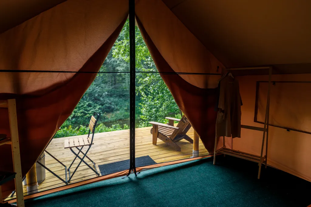 Палатка лесной домик на базе отдыха Белка