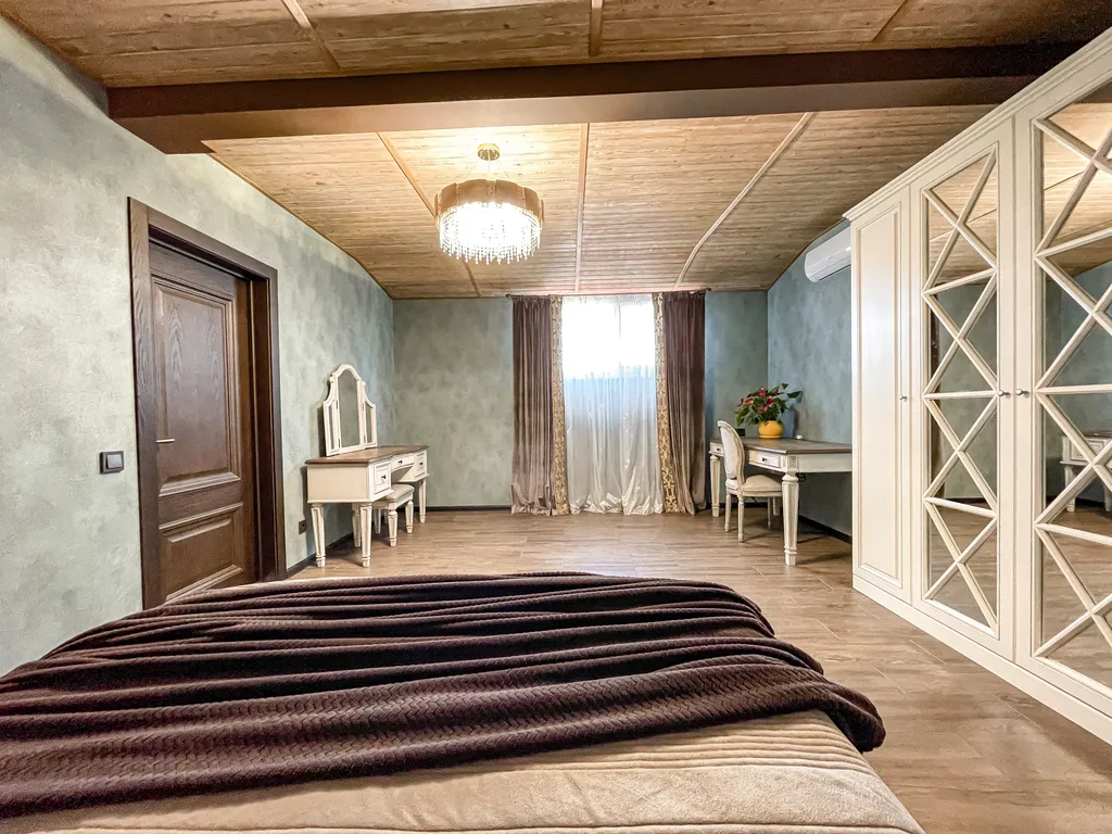 Мансарда с террасой в парке на Театральной площади