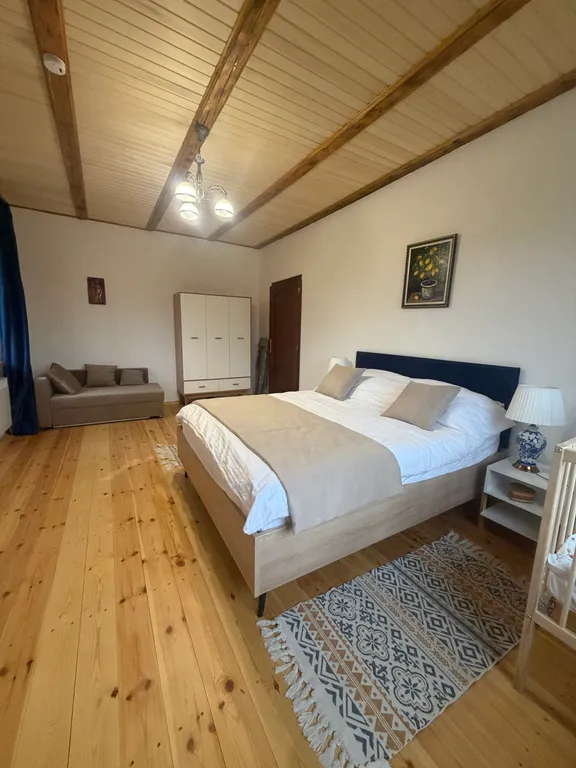 Дом у реки в тихом месте, деревенский стиль, веранда, мангал