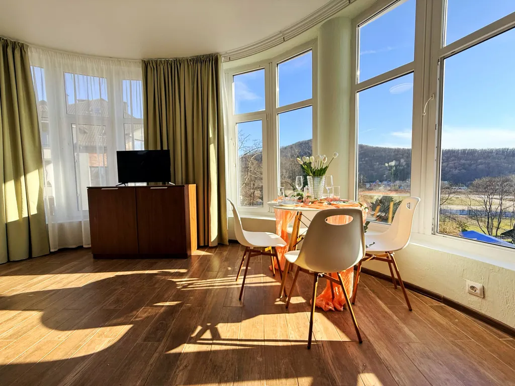 Апартаменты с видом на море. 3 минуты до пляжа. Для пятерых