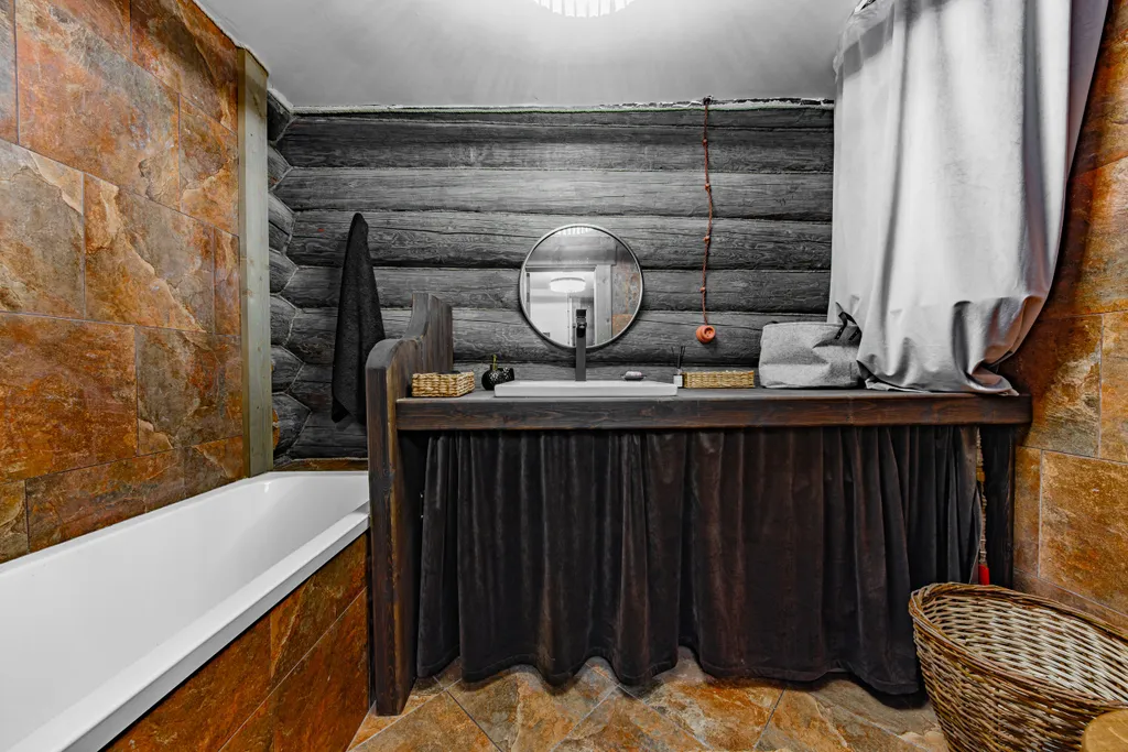 Дом  с летней кухней на три спальни с камином и террасой