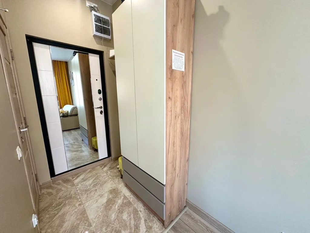 Апартамент с двумя окнами в топовой локации рядом с морем