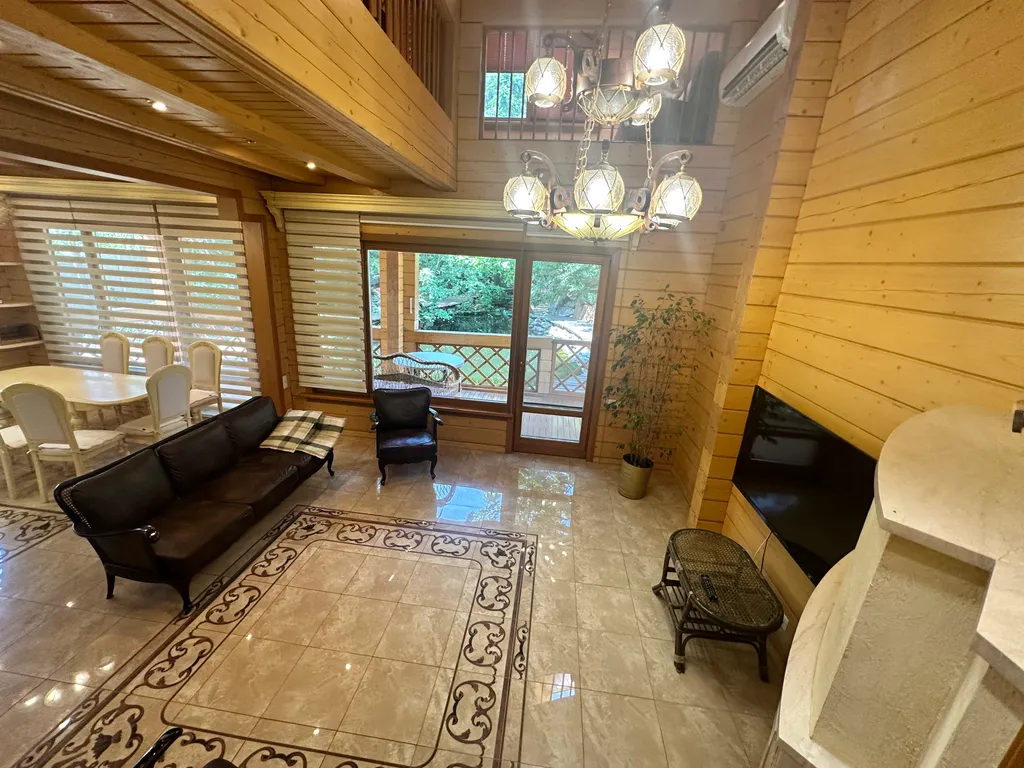 Деревянный дом с приватной территорией