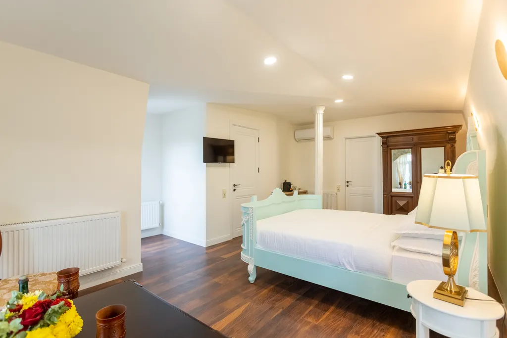 Shindisi Residence, VIP Villa