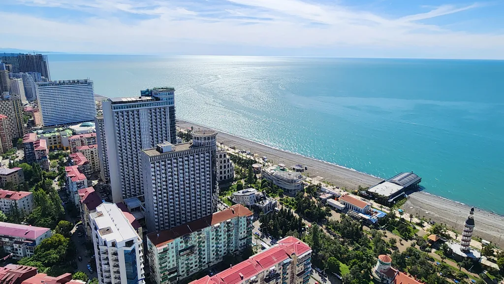 Вид на город и море