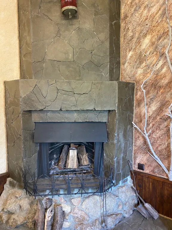 Коттедж Дом с камином в экопоселке у подножья гор — Инкерман