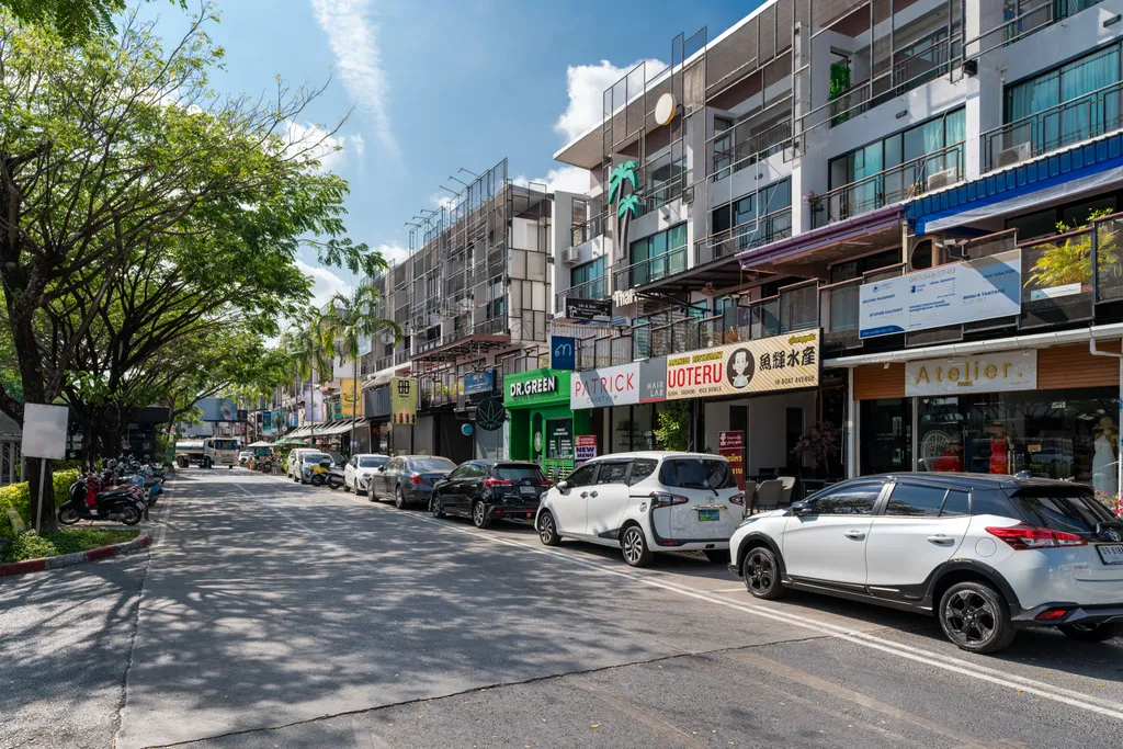 Две спальни с видом на озеро и море