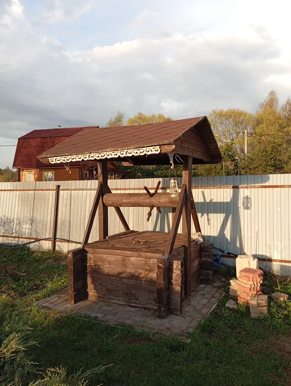 Домик с видом на затопленную колокольню