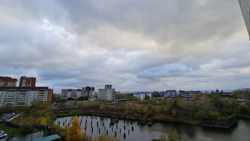 Просторная комфортабельная двухкомнатная квартира в многоэтажном доме