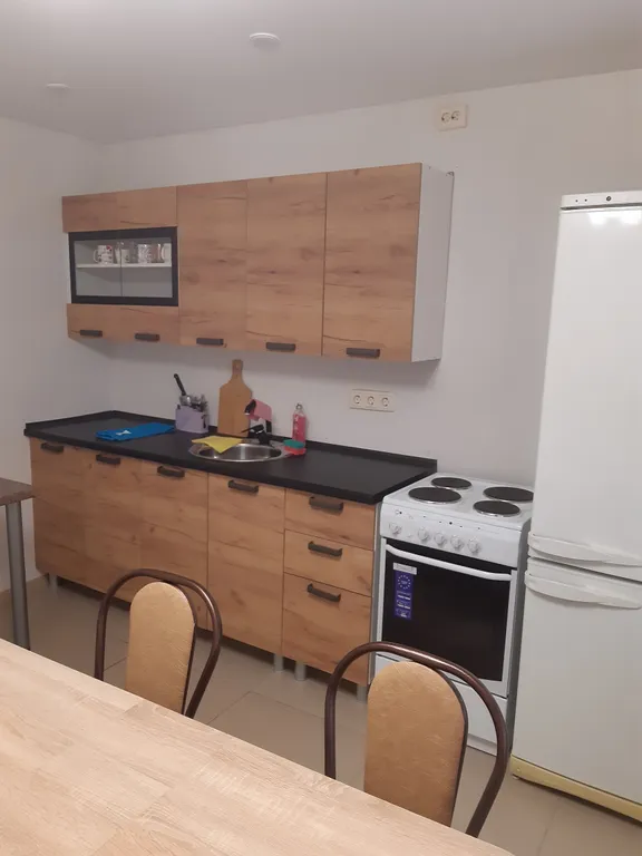 Просторная с большой кухней 2-я квартира — аренда посуточно в Серов