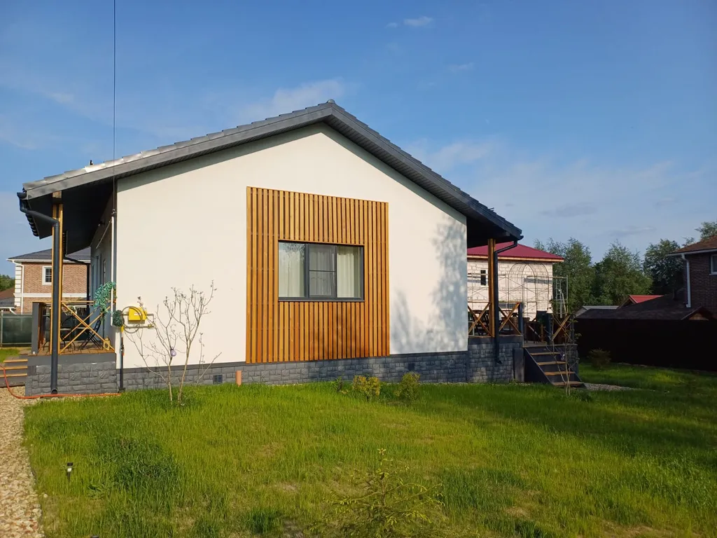 Уютный дом в современном стиле рядом с гоночной трассой на Новой Риге