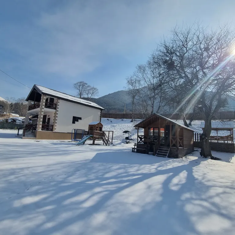 Уютное шале в окружении гор