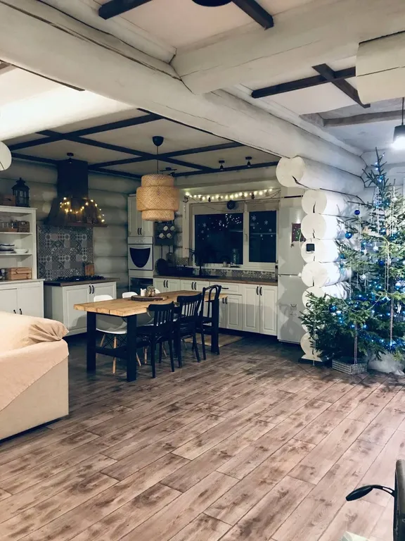 Уютный семейный дом у озера