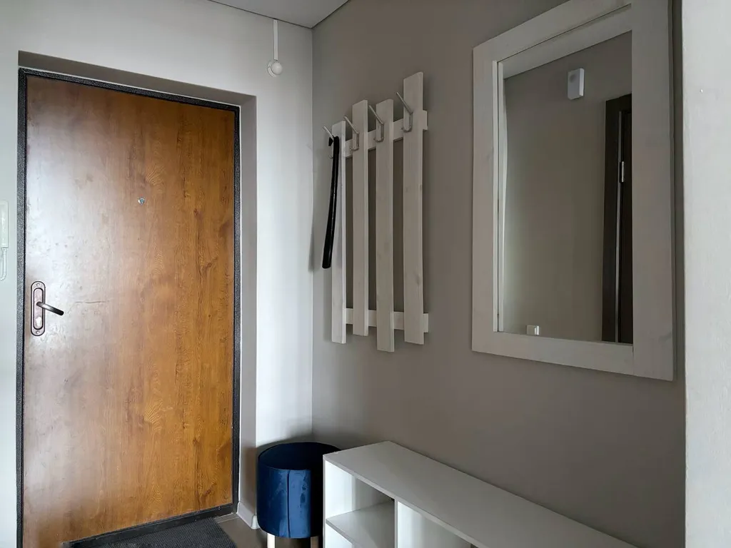 Студия с видом на город