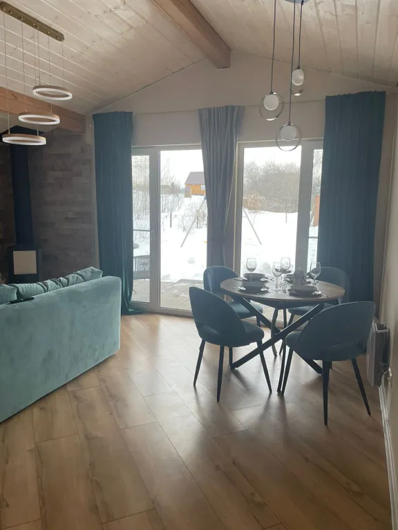 Дом в тишине леса и полей