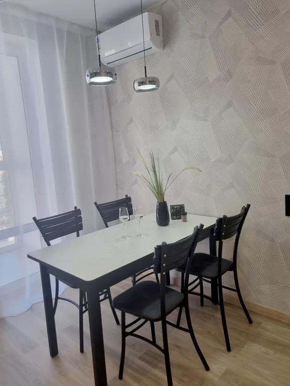 Дизайнерская евро двушка на 17 этаже с панорамным остеклением и видом на город