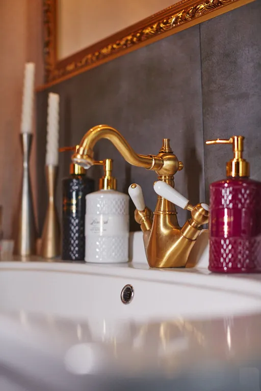 Уютный светлый дом в окружении природы