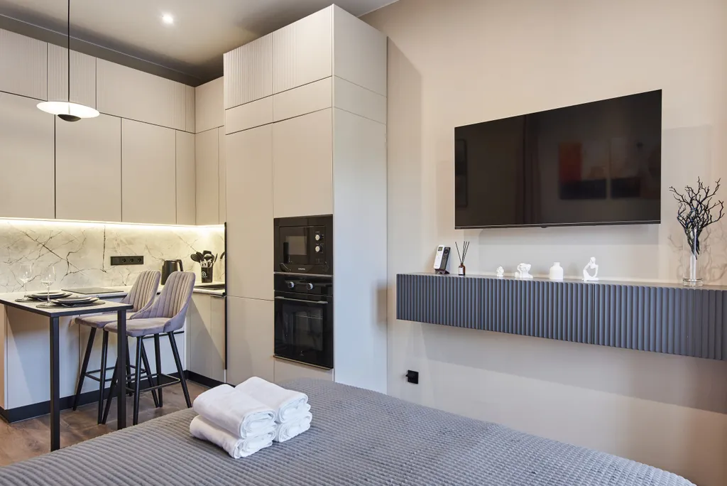 Студия для трех гостей